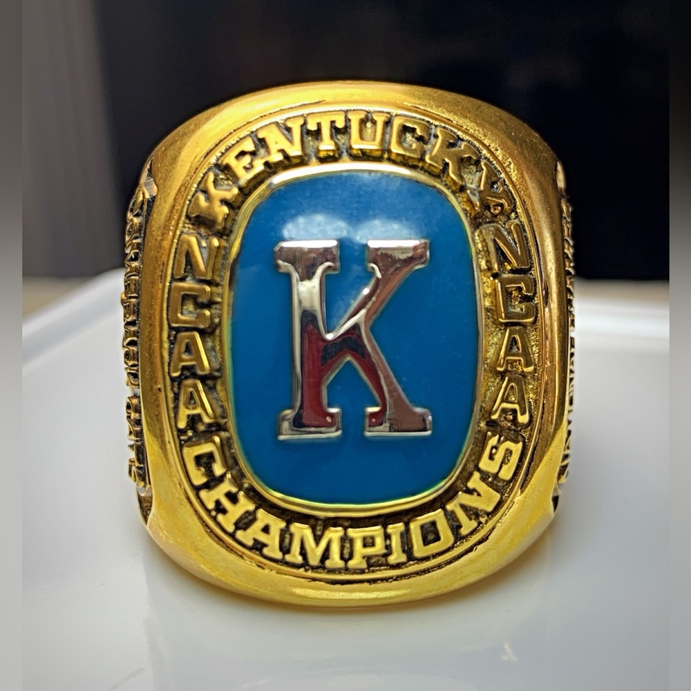 Kentucky Wildcat 98 Comeback Cats Team Ring Paper Weight - RARE